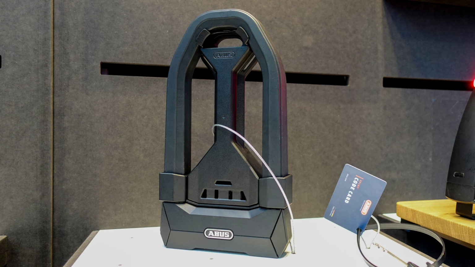 ABUS Antivol En U 410K Ultra Pour Vélo Et Scooter électrique – Antivol Robuste Avec Support Pratique Pour Le Transport Au Vélo – Accessoires De Vélo – Variante 150HB180 Vert