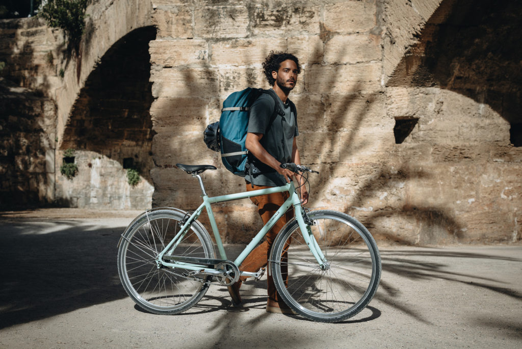 Les pneus Schwalbe Green Marathon montés sur un vélo urbain.