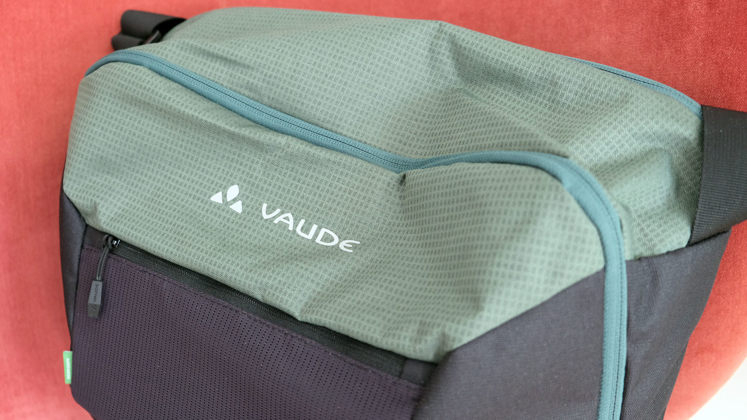 Test – Vaude Cycle Messenger Bag, une bonne sacoche bandoulière pour  porte-bagage - Transition Vélo