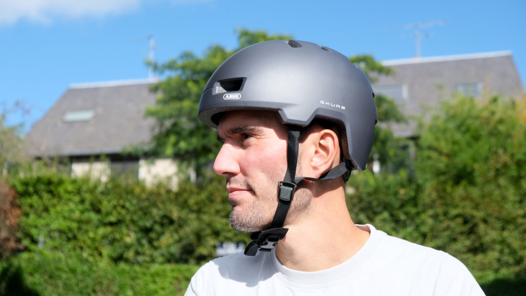Test – Abus Skurb, le casque de vélo urbain façon skateboard à prix doux -  Transition Vélo
