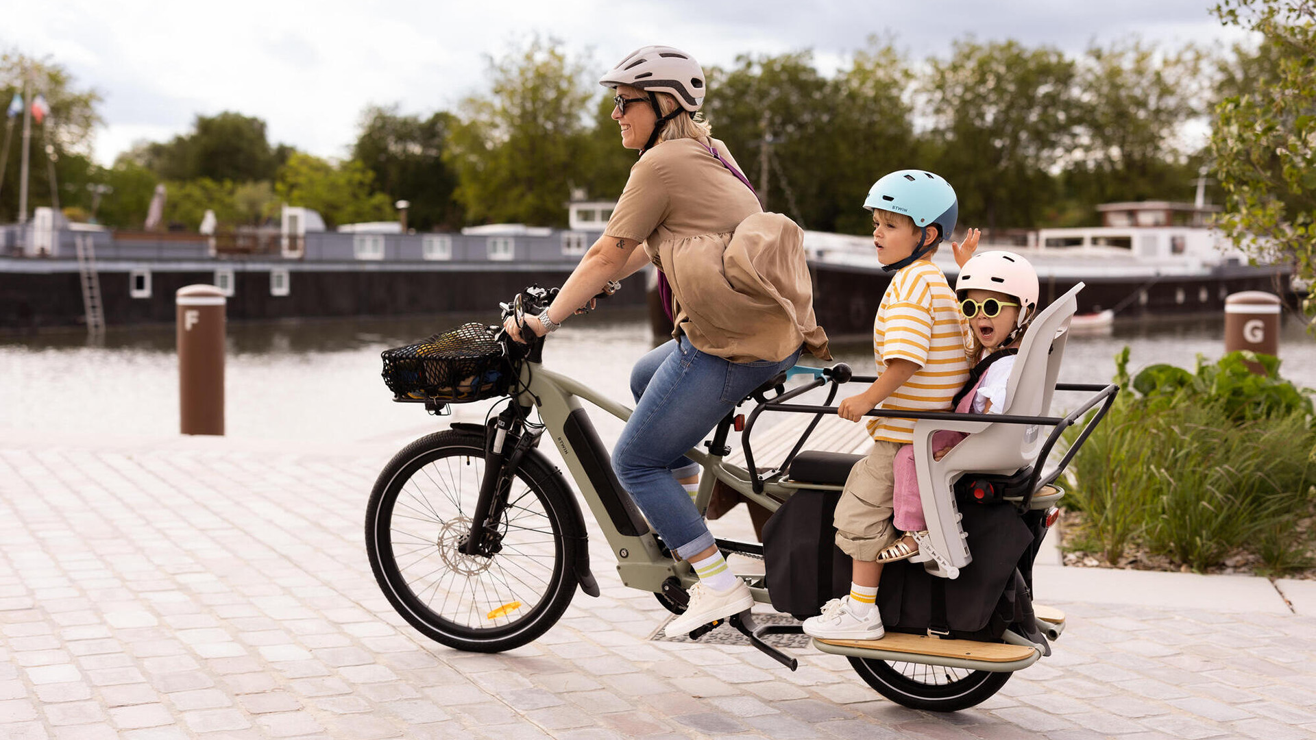 Vélo cargo électrique longtail Decathlon R500 : avis, prix et test