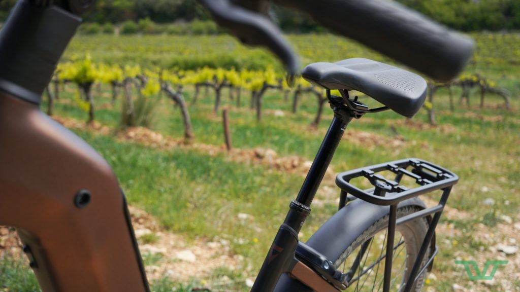 Une tige de selle télescopique et suspendue.