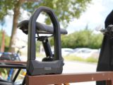 L'antivol vélo d'Abus donne confiance en sa robustesse dès le premier coup d'oeil.