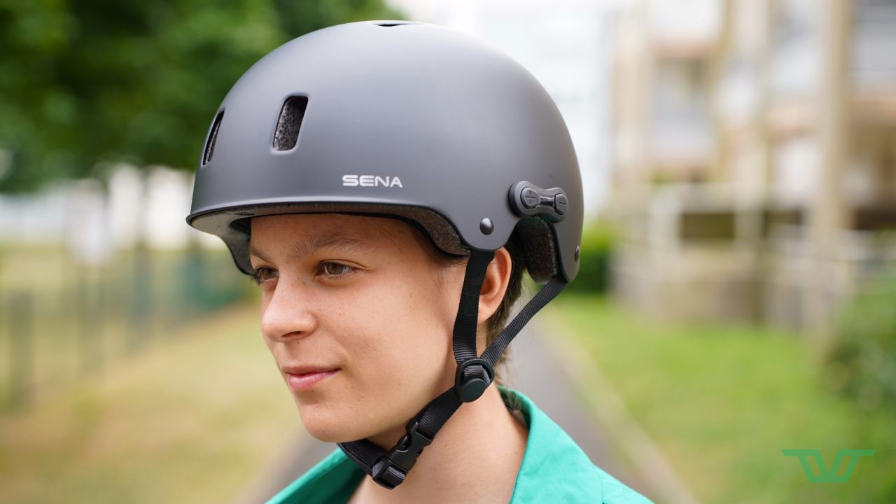 Lumos Matrix, Casque de Vélo Connecté à LED chez Apple