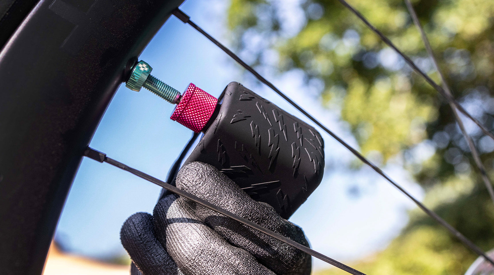 Mini Pompe à Air Muc-Off AirMach Carbone - Pour Vélo - Poids Léger 132g - Neuf